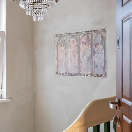Contact Free With Free Parking Apartment *