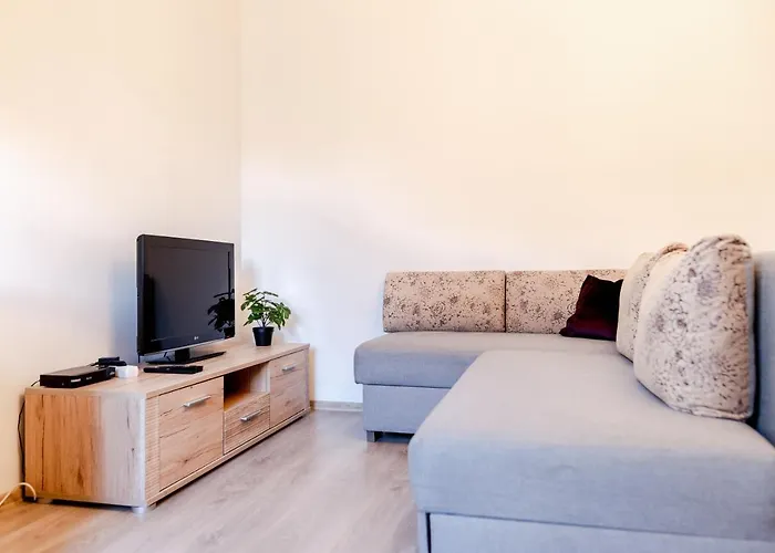 Contact Free With Free Parking