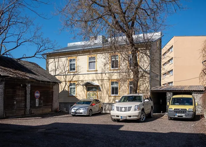 Contact Free With Free Parking Daire