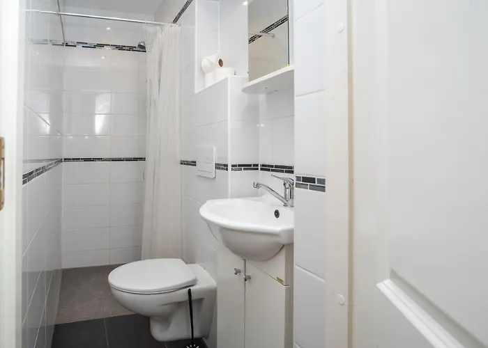 Contact Free With Free Parking Daire